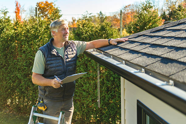 Professional Roofing technician working in Winterthur, DE